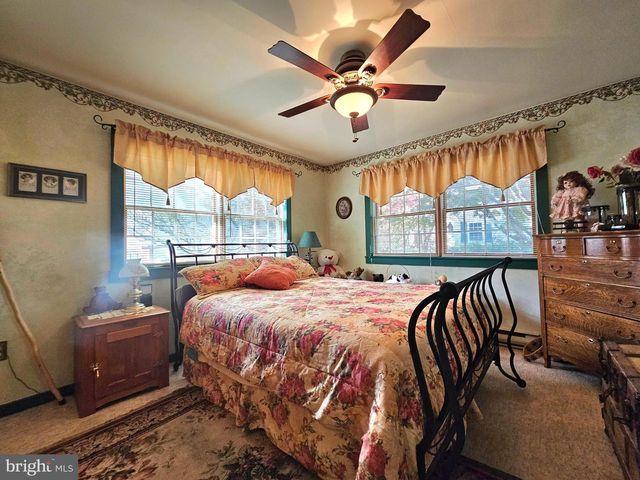 243 LINDEN LN, Riegelsville, PA 18077