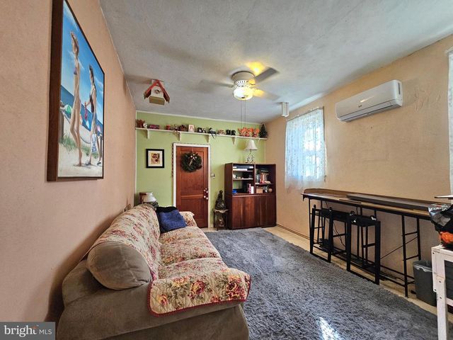 243 LINDEN LN, Riegelsville, PA 18077