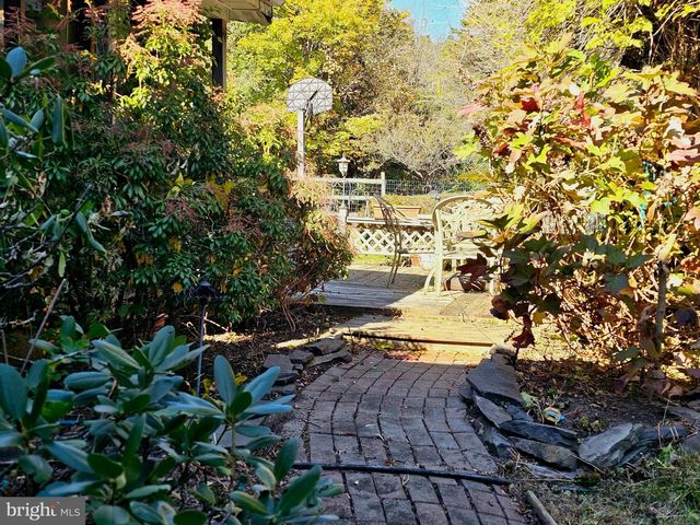 243 LINDEN LN, Riegelsville, PA 18077