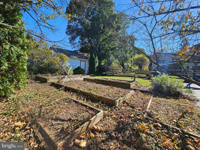 243 LINDEN LN, Riegelsville, PA 18077