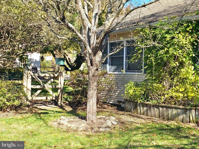 243 LINDEN LN, Riegelsville, PA 18077