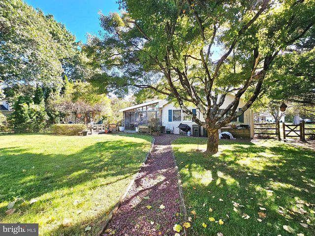 243 LINDEN LN, Riegelsville, PA 18077