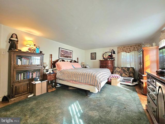 243 LINDEN LN, Riegelsville, PA 18077