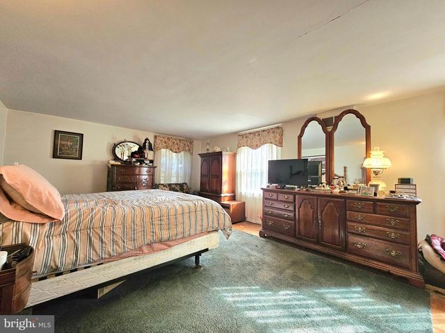 243 LINDEN LN, Riegelsville, PA 18077