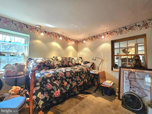 243 LINDEN LN, Riegelsville, PA 18077