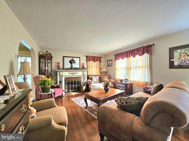 243 LINDEN LN, Riegelsville, PA 18077