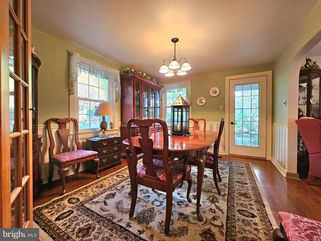 243 LINDEN LN, Riegelsville, PA 18077