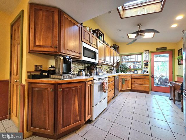 243 LINDEN LN, Riegelsville, PA 18077