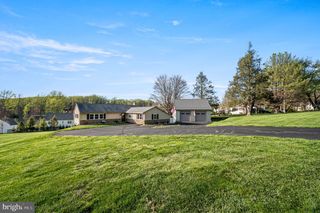 5 JACQUELINE DR, West Chester, PA 19382