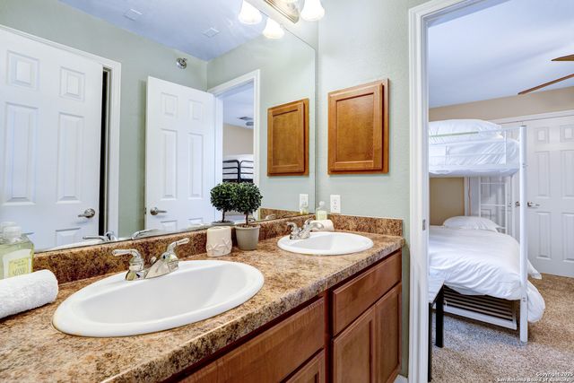 7323 Snowden Rd Apt 3302, San Antonio, TX 78240