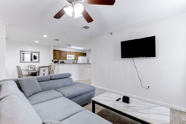 7323 Snowden Rd Apt 3302, San Antonio, TX 78240