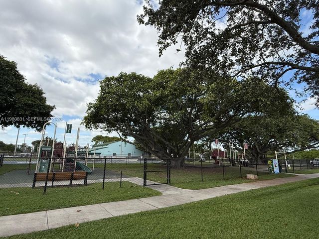 610 NE 2nd St 205, Dania Beach, FL 33004