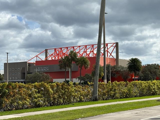 610 NE 2nd St 205, Dania Beach, FL 33004