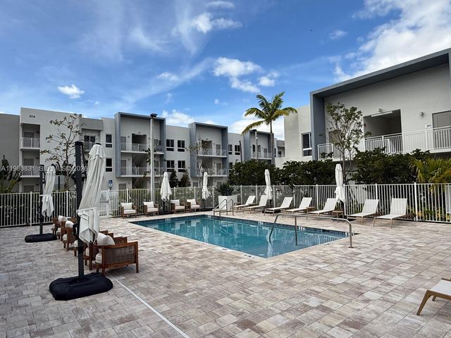 610 NE 2nd St 205, Dania Beach, FL 33004