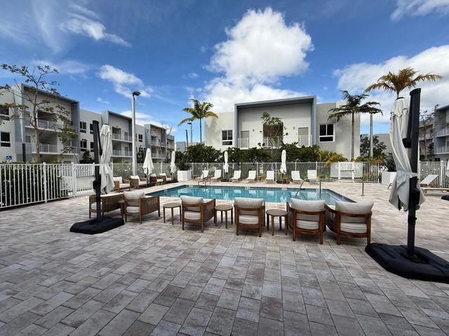 610 NE 2nd St 205, Dania Beach, FL 33004