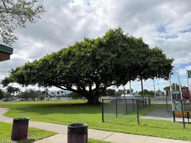 610 NE 2nd St 205, Dania Beach, FL 33004