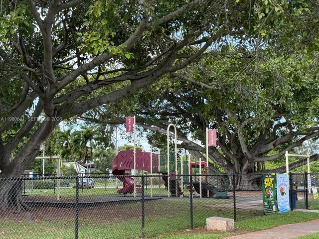 610 NE 2nd St 205, Dania Beach, FL 33004