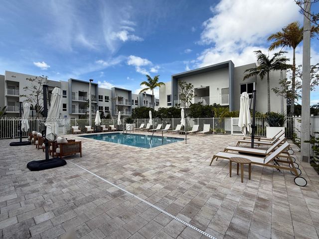 610 NE 2nd St 205, Dania Beach, FL 33004