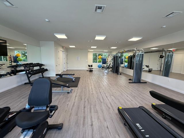 610 NE 2nd St 205, Dania Beach, FL 33004