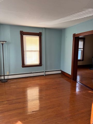 93 Cross St, Gardner, MA 01440