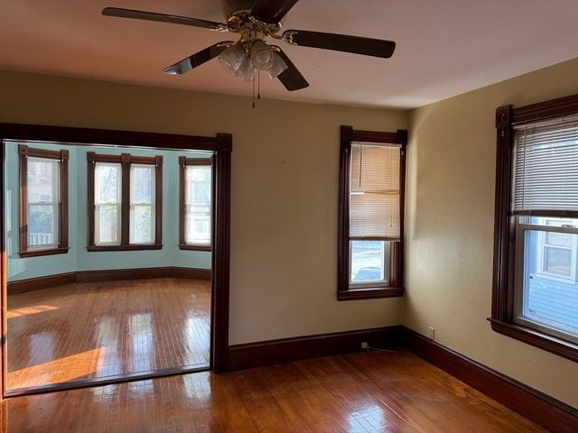 93 Cross St, Gardner, MA 01440