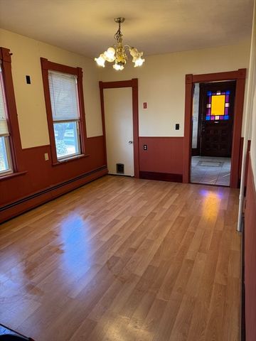 93 Cross St, Gardner, MA 01440