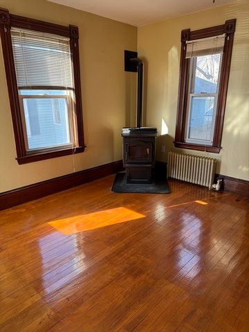 93 Cross St, Gardner, MA 01440