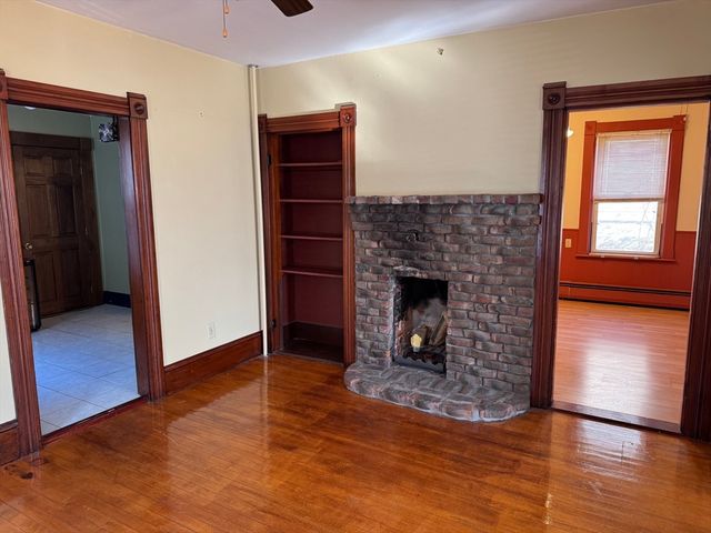 93 Cross St, Gardner, MA 01440