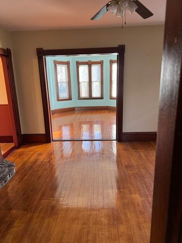 93 Cross St, Gardner, MA 01440