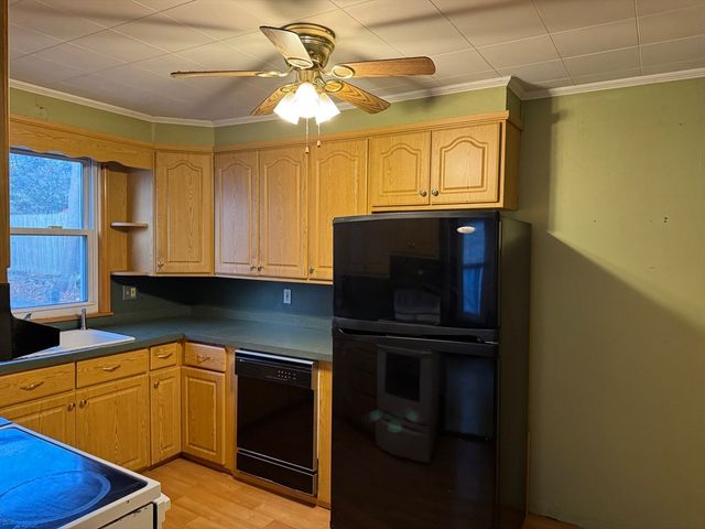 93 Cross St, Gardner, MA 01440