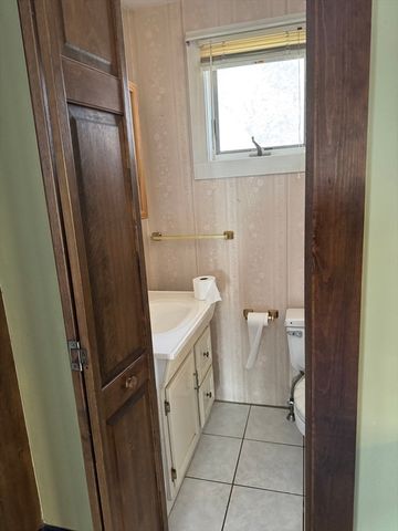 93 Cross St, Gardner, MA 01440