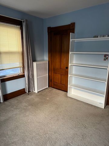 93 Cross St, Gardner, MA 01440