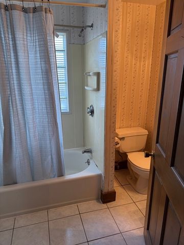 93 Cross St, Gardner, MA 01440