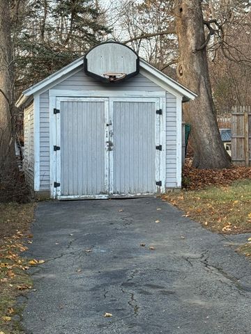 93 Cross St, Gardner, MA 01440