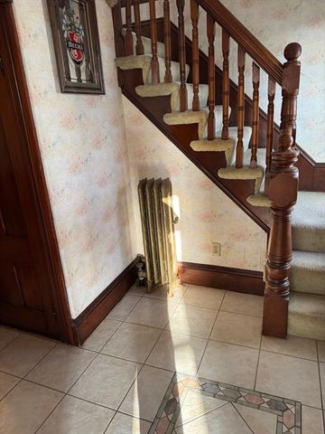 93 Cross St, Gardner, MA 01440