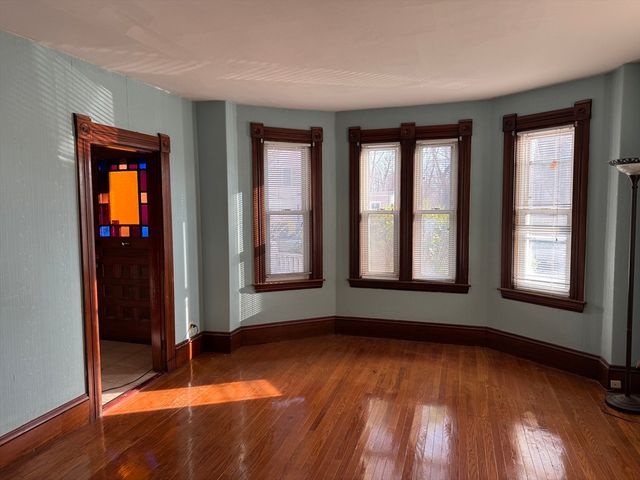 93 Cross St, Gardner, MA 01440