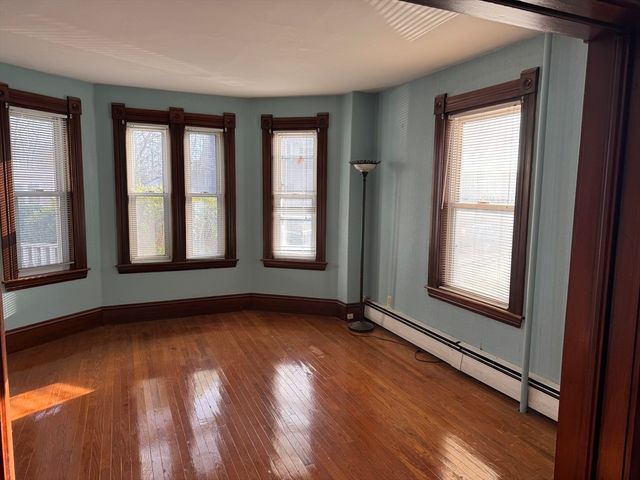 93 Cross St, Gardner, MA 01440