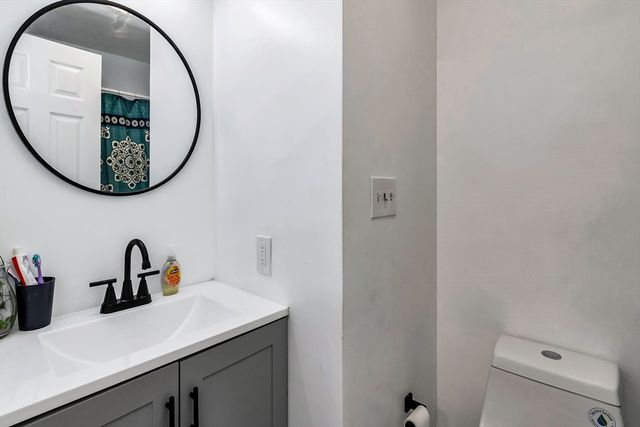 46 Amesbury St 2B, Lawrence, MA 01840