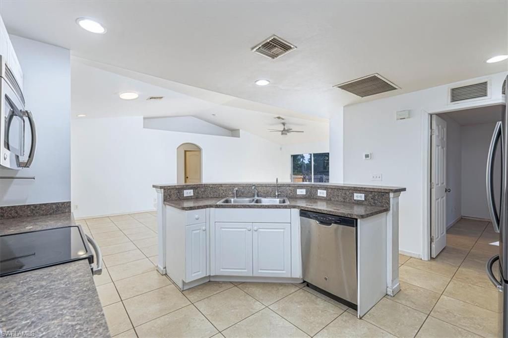 2814 Cerito AVE N, LEHIGH ACRES, FL 33971 — photo 4