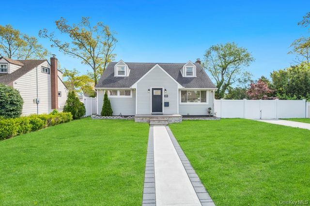 543 Coolidge Avenue, Rockville Centre, NY 11570