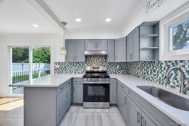 543 Coolidge Avenue, Rockville Centre, NY 11570
