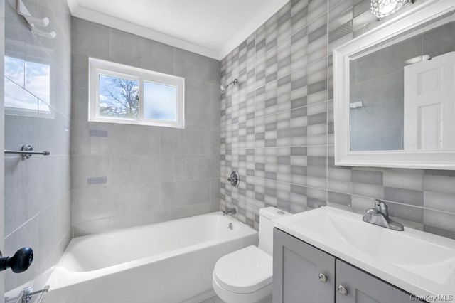 543 Coolidge Avenue, Rockville Centre, NY 11570