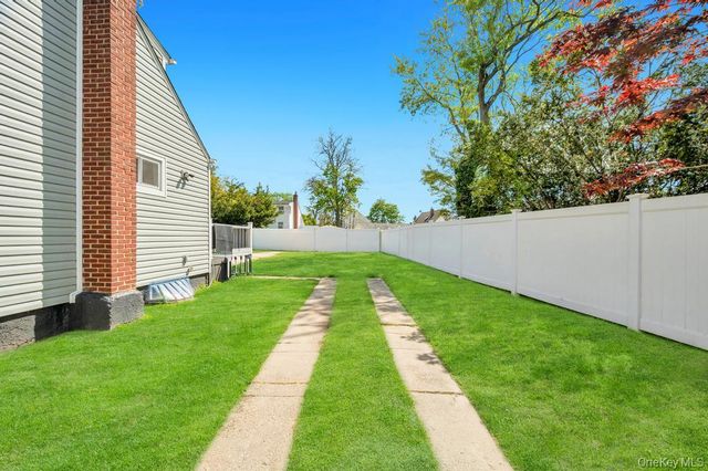 543 Coolidge Avenue, Rockville Centre, NY 11570