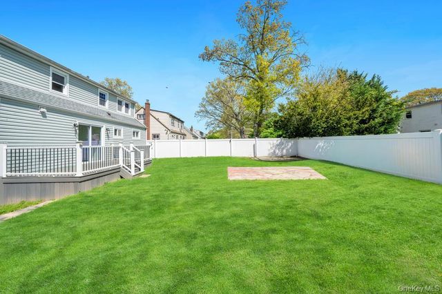 543 Coolidge Avenue, Rockville Centre, NY 11570
