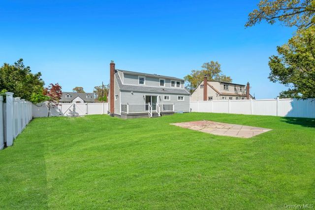 543 Coolidge Avenue, Rockville Centre, NY 11570