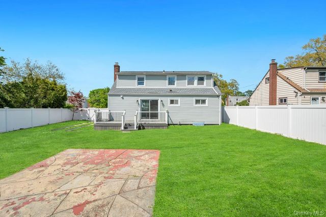 543 Coolidge Avenue, Rockville Centre, NY 11570