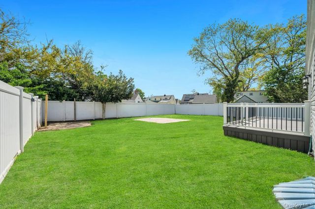 543 Coolidge Avenue, Rockville Centre, NY 11570