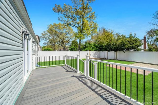 543 Coolidge Avenue, Rockville Centre, NY 11570