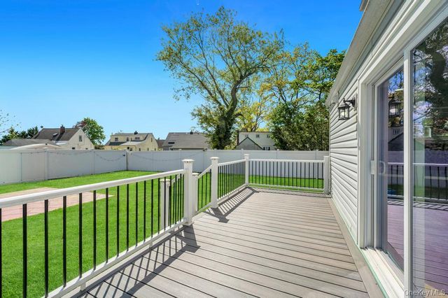 543 Coolidge Avenue, Rockville Centre, NY 11570