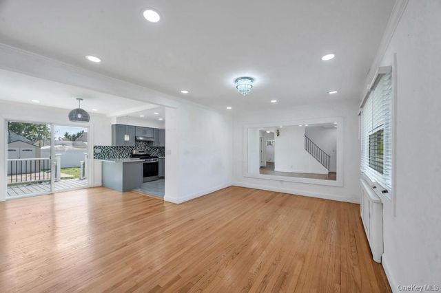 543 Coolidge Avenue, Rockville Centre, NY 11570